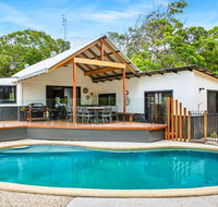 11 Naiad Court - Rainbow Shores Fantastic Family Retreat Swimming Pool 200m to beach Free Wi-Fi - Holiday Cairns