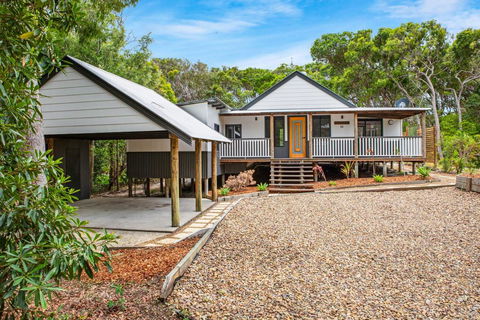 11 Naiad Court - Rainbow Shores, Fantastic Family Retreat, Swimming Pool, 200m To Beach, Free Wi-Fi - Holiday Cairns 3