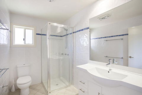 11 Riley St - Stylishly Modern - Holiday Cairns 2