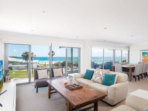 12 Cliff Road - Holiday Cairns 0