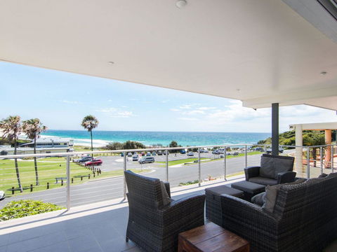 12 Cliff Road - Holiday Cairns 1
