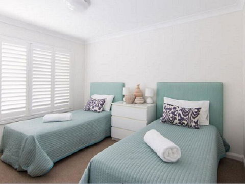 12 Cliff Road - Holiday Cairns 2