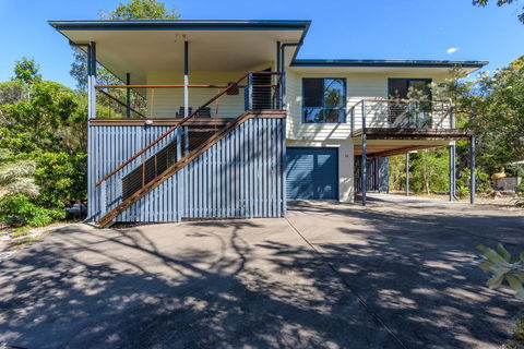 12 Ibis Court - Highset Beach House With Natural Bushland Gardens And Covered Decks - Holiday Cairns 0