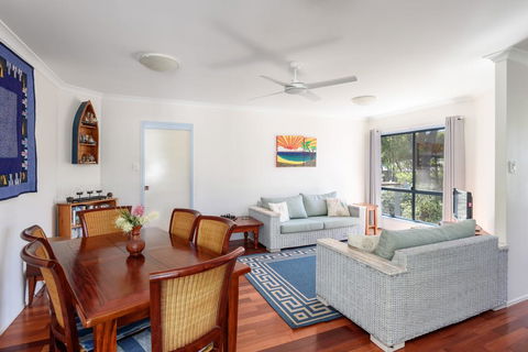 12 Ibis Court - Highset Beach House With Natural Bushland Gardens And Covered Decks - Holiday Cairns 3