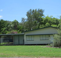 12 Wansfell Street Picnic Bay - Holiday Cairns