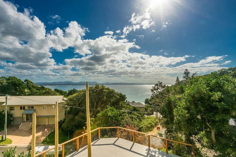 13 Brownell Drive Wategos Beach - Beach House - Holiday Cairns 0