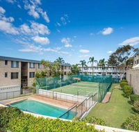 14 'THE DUNES' 38 MARINE DR - LARGE UNIT WITH POOL TENNIS COURT AND DIRECTLY ACROSS FROM FINGAL - Holiday Cairns