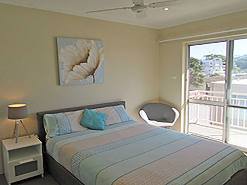 15 'Kanangra', 39 Soldiers Point Road - Fantastic Unit Right On The Water - Holiday Cairns 1