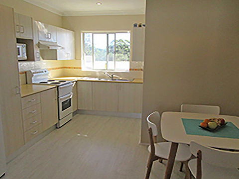 15 'Kanangra', 39 Soldiers Point Road - Fantastic Unit Right On The Water - Holiday Cairns 3