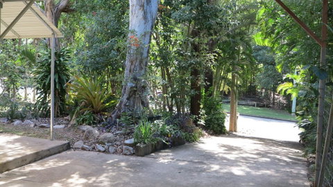 16 Mirimar Crescent Arcadia - Holiday Cairns 1