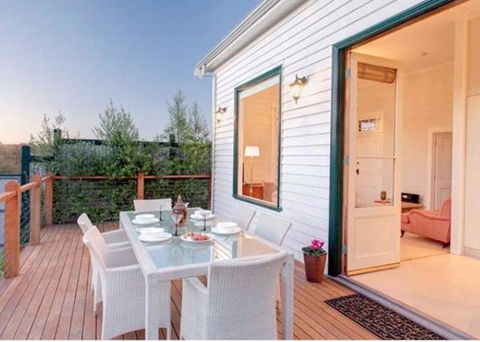 1880s Kananook Boutique Historic Luxury Apartment FSC Private Villa Bairnsdale - Holiday Cairns 0