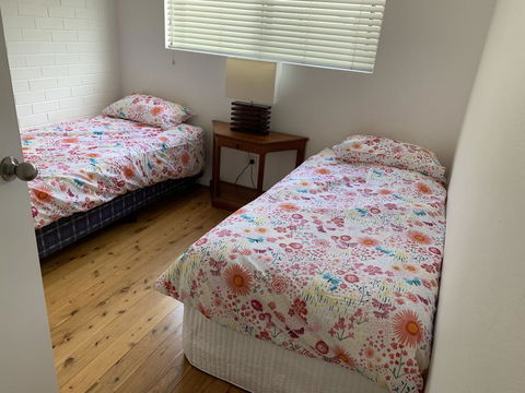 2 Bed Bar Beach Apartment - Stroll To Beach & Cafes, Supermarket Apartment 6 - Holiday Cairns 2