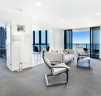2 Bedroom Ocean View Apartment in Surfers Paradise - Holiday Cairns