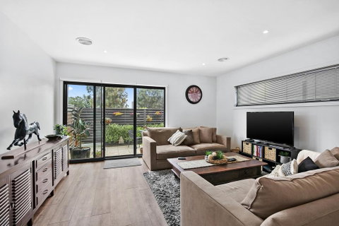 2 Bedroom Townhouse - Family & Corporate Bookings Only - Holiday Cairns 1