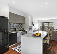 2 Bedroom Townhouse - Family  Corporate Bookings Only - Holiday Cairns