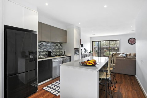 2 Bedroom Townhouse - Family & Corporate Bookings Only - Holiday Cairns 0