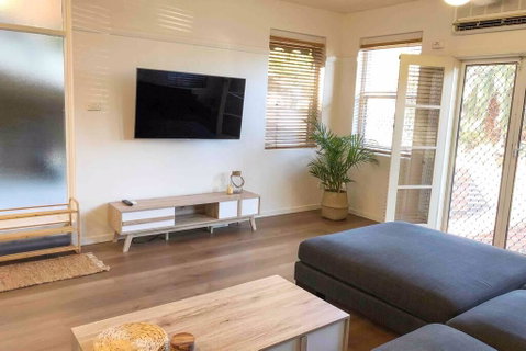 2 Bedroom, SHORT Walk To CBD,BEACH And DARBY ST - Holiday Cairns 0