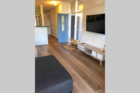 2 Bedroom, SHORT Walk To CBD,BEACH And DARBY ST - Holiday Cairns 3