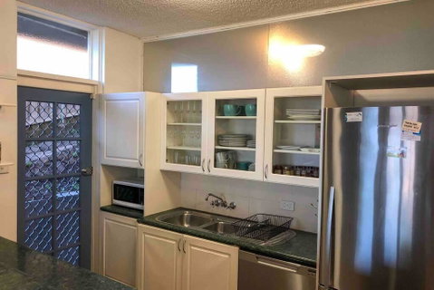 2 Bedroom, SHORT Walk To CBD,BEACH And DARBY ST - Holiday Cairns 2