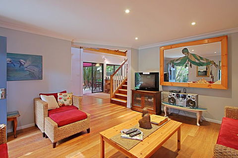 2 Manfred Street, Belongil Beach - Susie's Beach House - Holiday Cairns 1