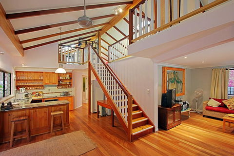 2 Manfred Street, Belongil Beach - Susie's Beach House - Holiday Cairns 0