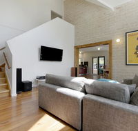 2 Marma Retreat with jacuzzi heated pool pet friendly Foxtel - Holiday Cairns