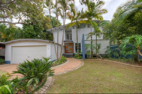 2 Satinwood Drive - Rainbow Shores, Executive Level Beach House, Pool, Walk To Beach - Holiday Cairns 0