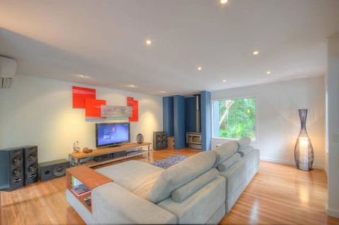 2 Satinwood Drive - Rainbow Shores, Executive Level Beach House, Pool, Walk To Beach - Holiday Cairns 2