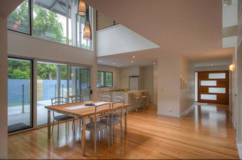 2 Satinwood Drive - Rainbow Shores, Executive Level Beach House, Pool, Walk To Beach - Holiday Cairns 3