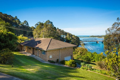 2 Water Crescent - Retro Haven - Holiday Cairns 0