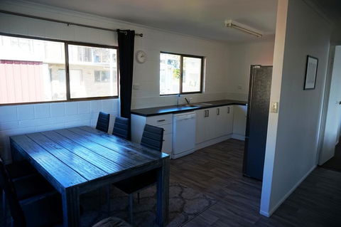2-29 Rumbalara Avenue - Rainbow Beach, Bring Your Dog Or Your Cat Or Bring Both, Free Wi-Fi - Holiday Cairns 2
