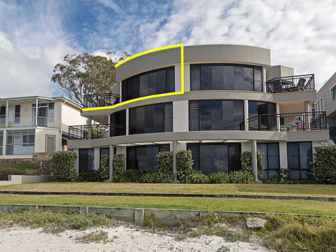 2/137 Soldiers Point Road - Luxury Unit On The Waterfront With Aircon And Free Unlimited Wi Fi - Holiday Cairns 1
