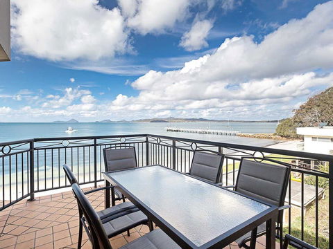 2/137 Soldiers Point Road - Luxury Unit On The Waterfront With Aircon And Free Unlimited Wi Fi - Holiday Cairns 0