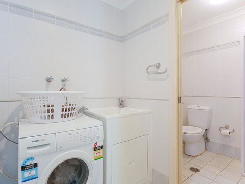 2/141A Soldiers Point Road - Large Waterfront Duplex Across From The Bowling Club - Holiday Cairns 3