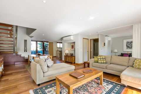 2/21-25 Fletcher Street - Casablanca At Bogarts - Holiday Cairns 0