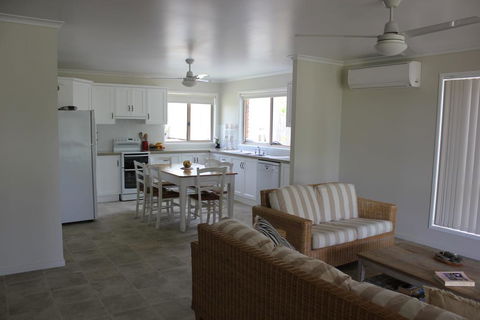 2/51 Carlo Road - Rainbow Beach - Holiday Cairns 1