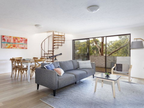 20 Booneroo - Walk To The Beach - Holiday Cairns 0