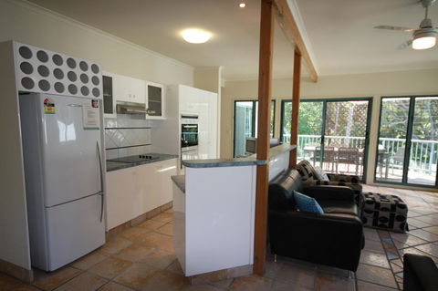 20 Orania Court - Two Storey Family Home With Swimming Pool, Patio & Large Deck. Pet Friendly - Holiday Cairns 3