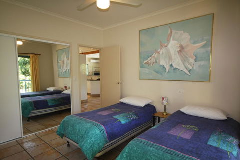 20 Orania Court - Two Storey Family Home With Swimming Pool, Patio & Large Deck. Pet Friendly - Holiday Cairns 1