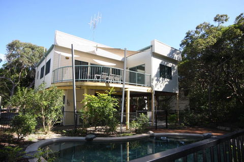 20 Orania Court - Two Storey Family Home With Swimming Pool, Patio & Large Deck. Pet Friendly - Holiday Cairns 0