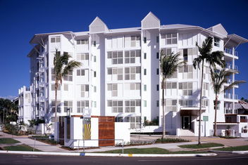 201 Lake Street with Holiday Cairns