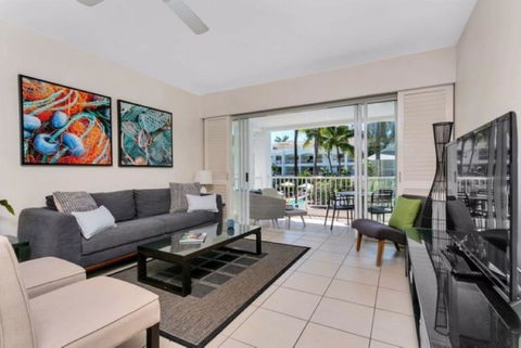 2121 BEACH CLUB - Holiday Cairns 1