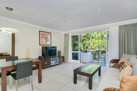 214 Spindle Cowrie Apartment - Holiday Cairns 1