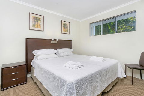 214 Spindle Cowrie Apartment - Holiday Cairns 2