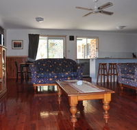 23 Carlo Road - Lowset family home within walking distance to the shopping centre. Pet friendly - Holiday Cairns