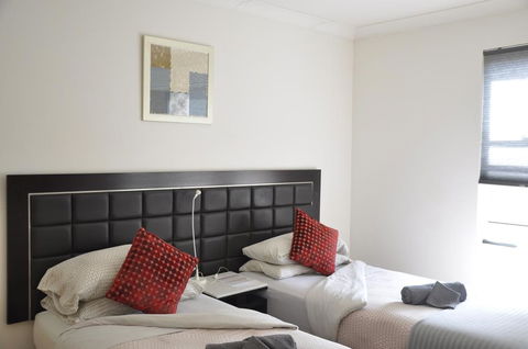 230M Hurstville Station Apartment - Holiday Cairns 2