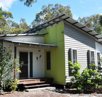 24 Esprit Drive - Beach home with open plan living and walking distance to beach - Holiday Cairns