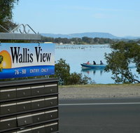 26 Wallis View - Opposite the Lake - 3 Bedroom Apartment - Sleeps 8 - Holiday Cairns