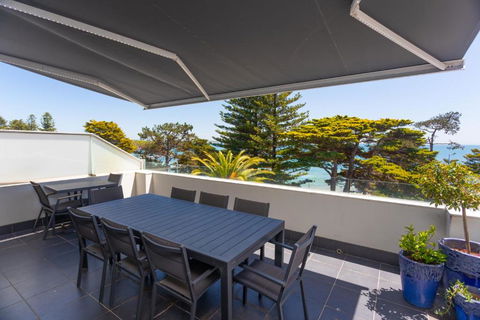 C-Scape Penthouse - Cowes Beach Front - Holiday Cairns 2