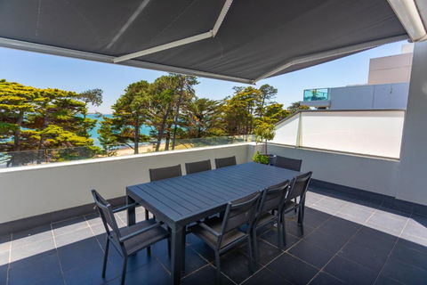 C-Scape Penthouse - Cowes Beach Front - Holiday Cairns 3